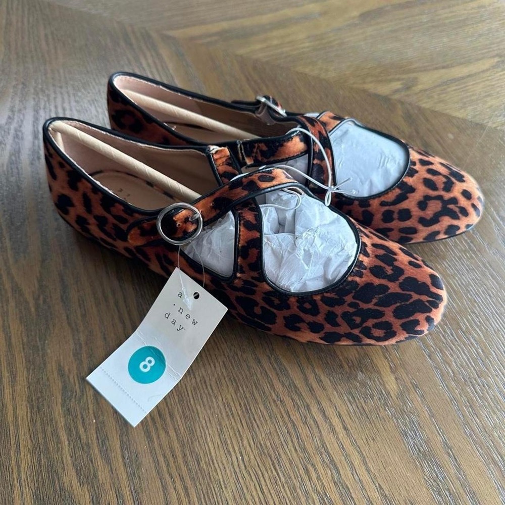 A New Day Womens Leopard Mary Jane Flats Crisscross Buckle Shoes Size 8 NWT